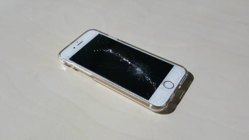 Stłuczony wyświetlacz iPhone (1)